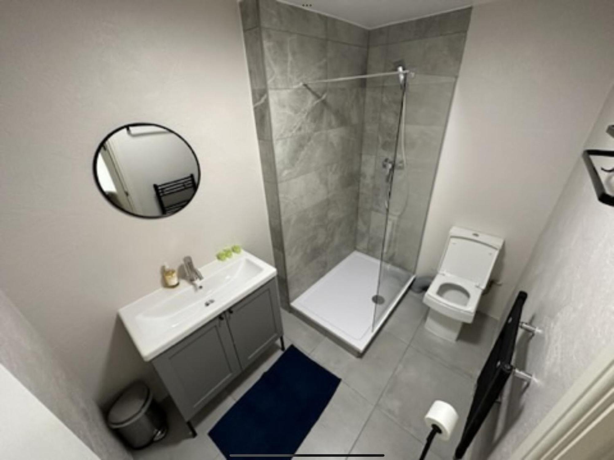 Double Bedroom With Private En-Suite Londra Esterno foto