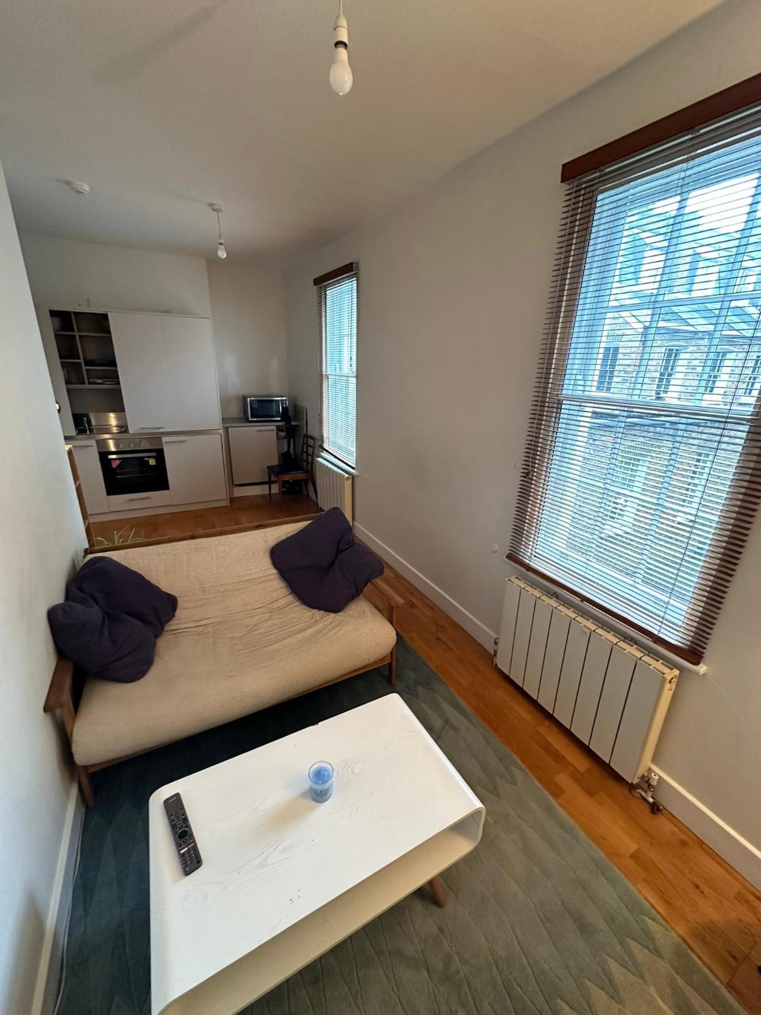 Double Bedroom With Shared Bathroom Londra Esterno foto
